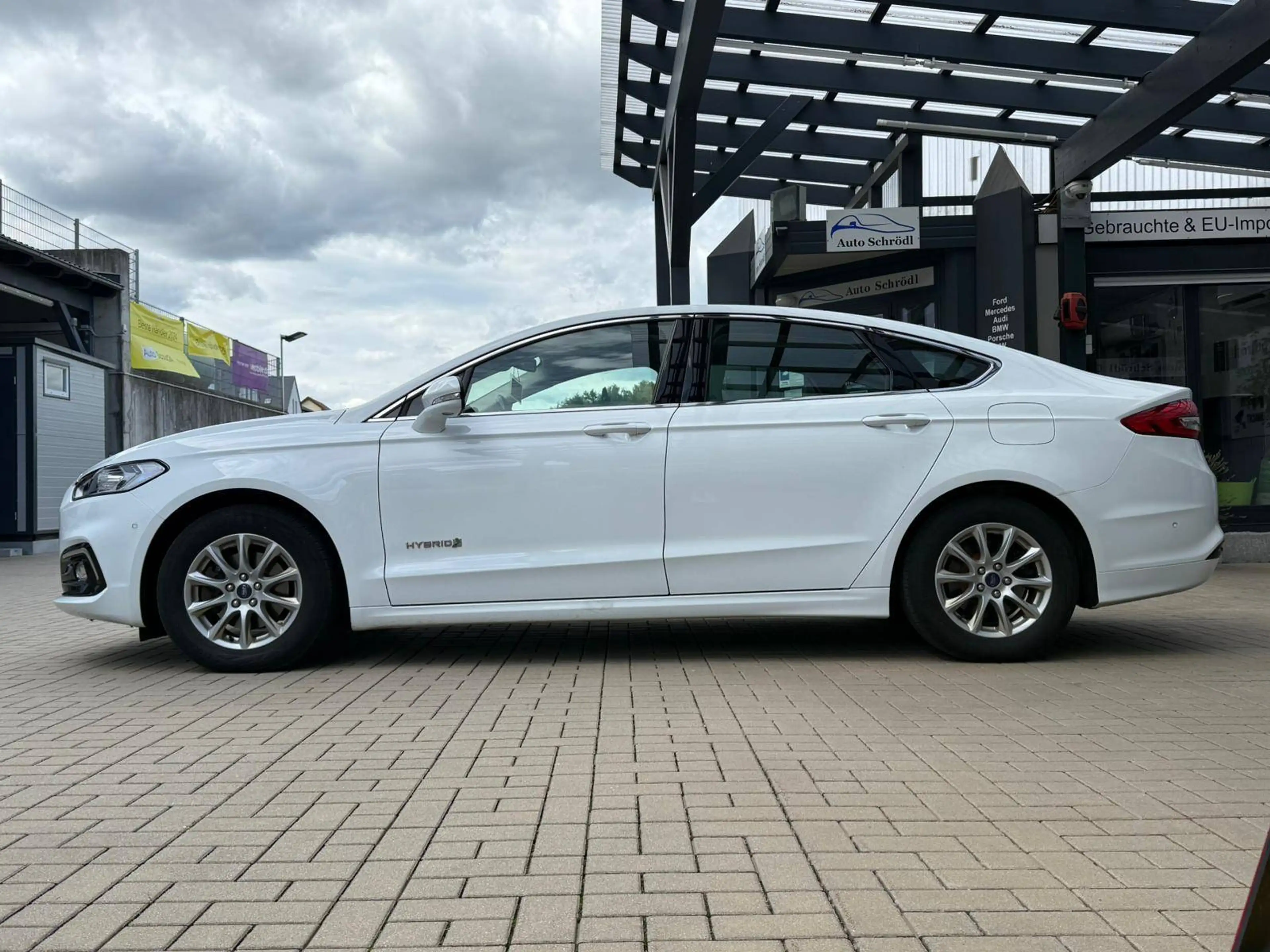 Ford Mondeo Lim. 2.0 FHEV Aut. Hybrid, Schilderkennung, Fernlicht-Assist, Navi, KeyFree, Sitzheizung, Park-Assist — photo 3