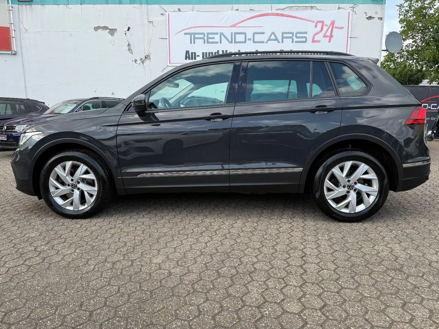 Volkswagen Tiguan Life 4Motion*AHK*SH*Klima*Navi*ACC* Gris - 2