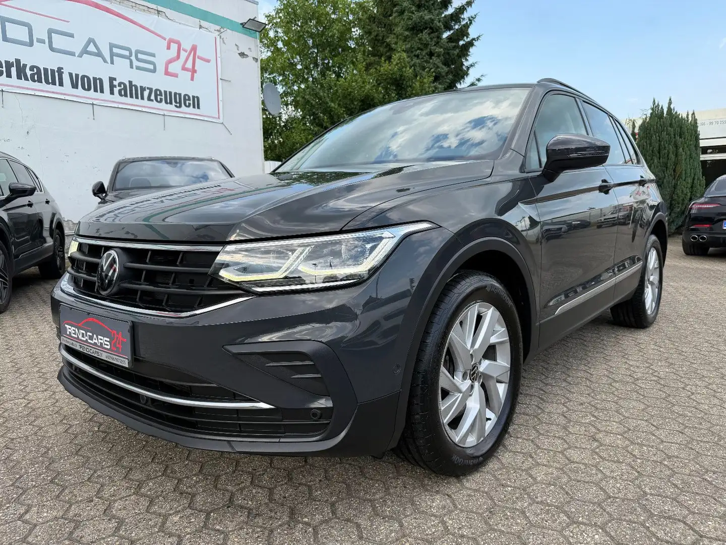 Volkswagen Tiguan Life 4Motion*AHK*SH*Klima*Navi*ACC* Gris - 1