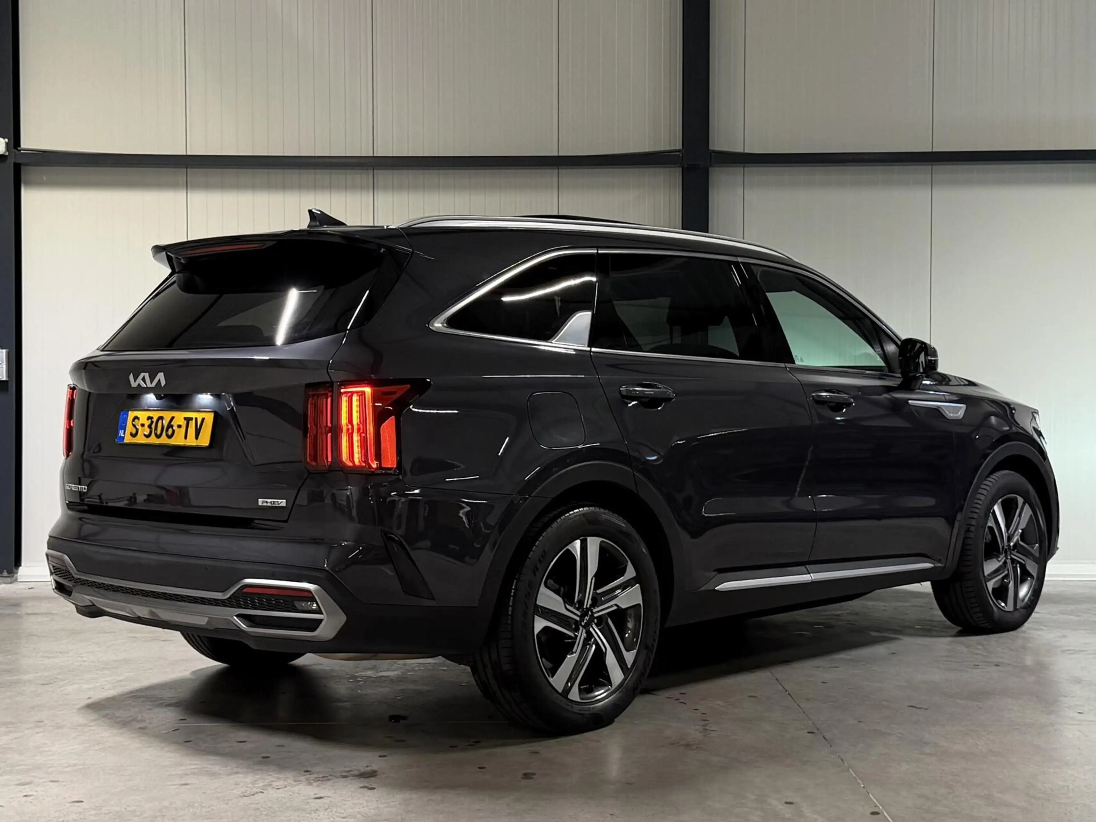 Kia Sorento 1.6 T-GDI Plug-in Hybrid 4WD ExecutiveLine 7p. — photo 24