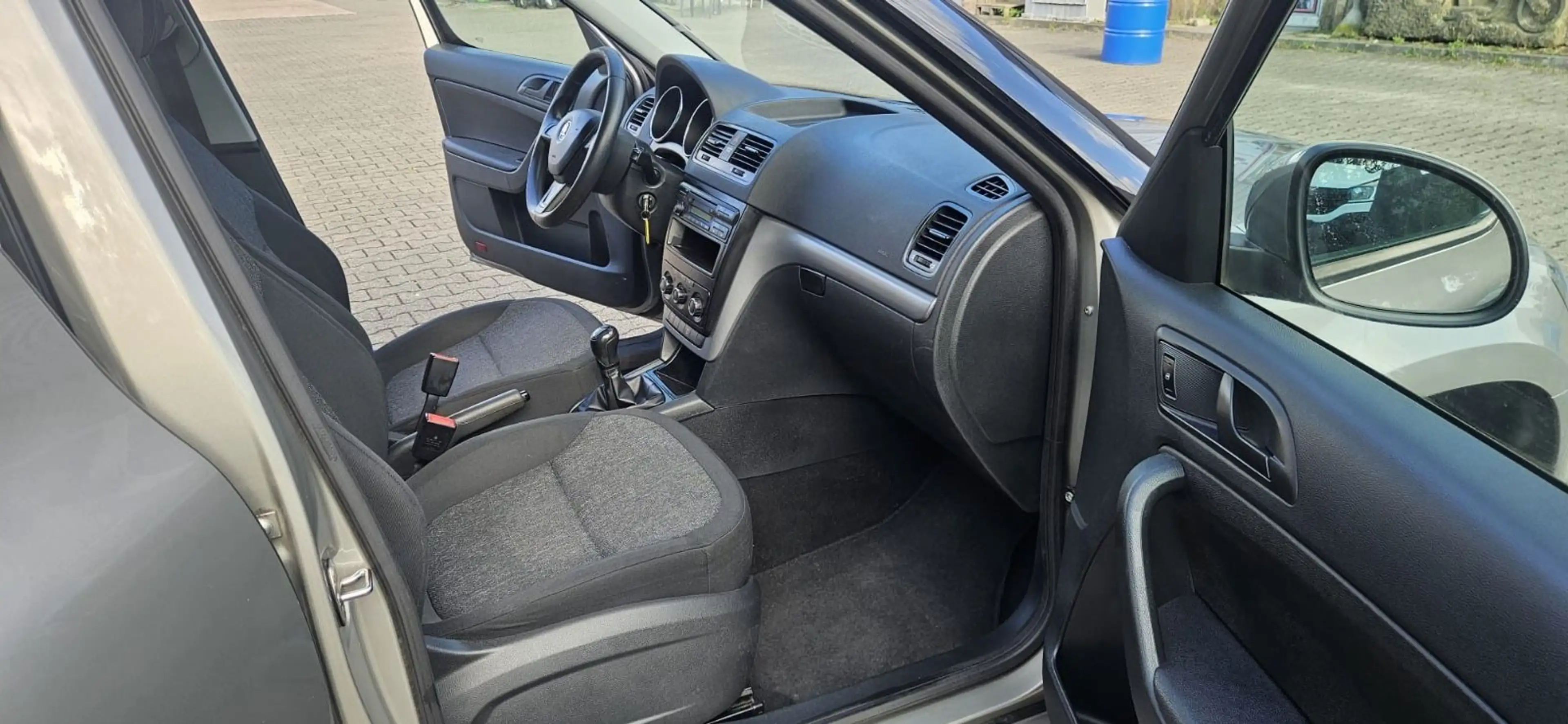 Skoda Yeti Active — photo 13