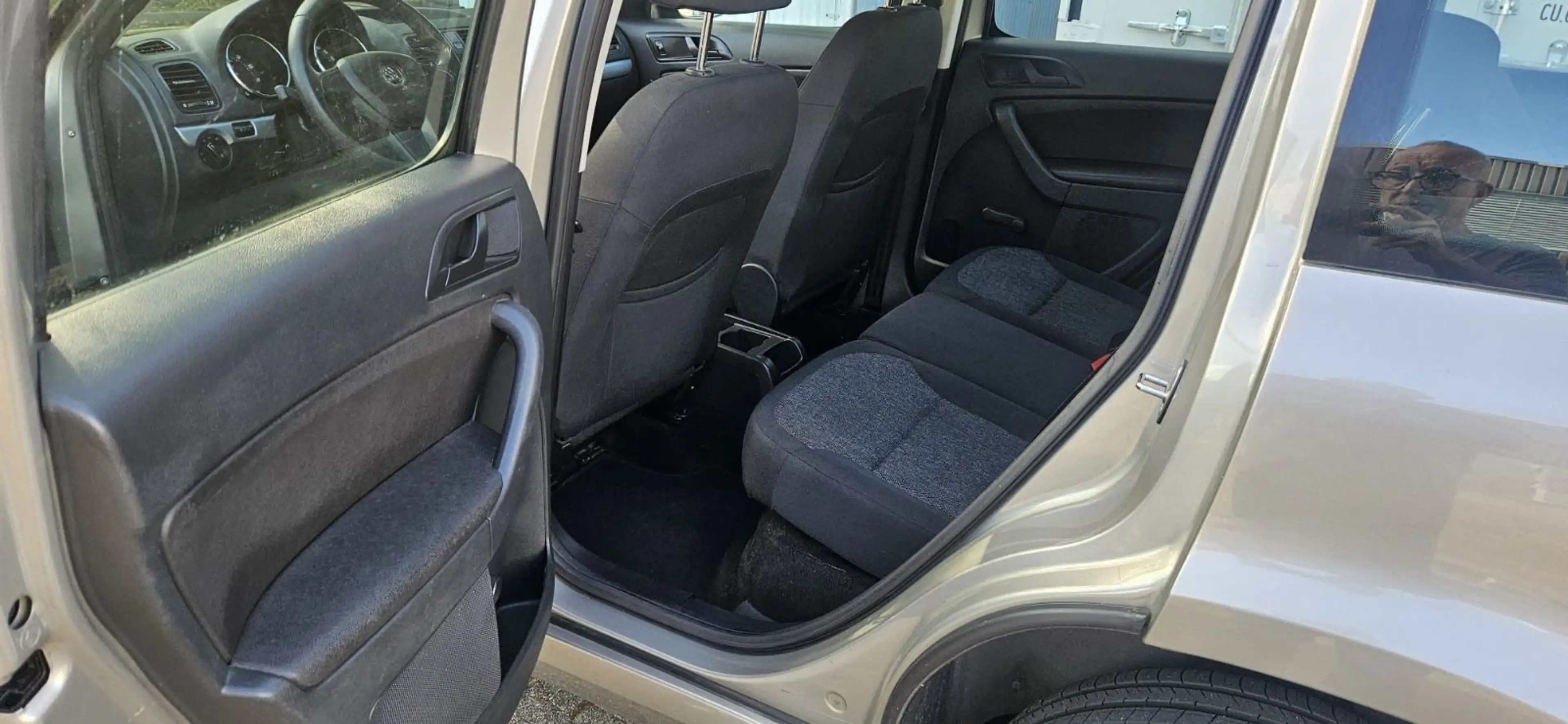 Skoda Yeti Active — photo 8