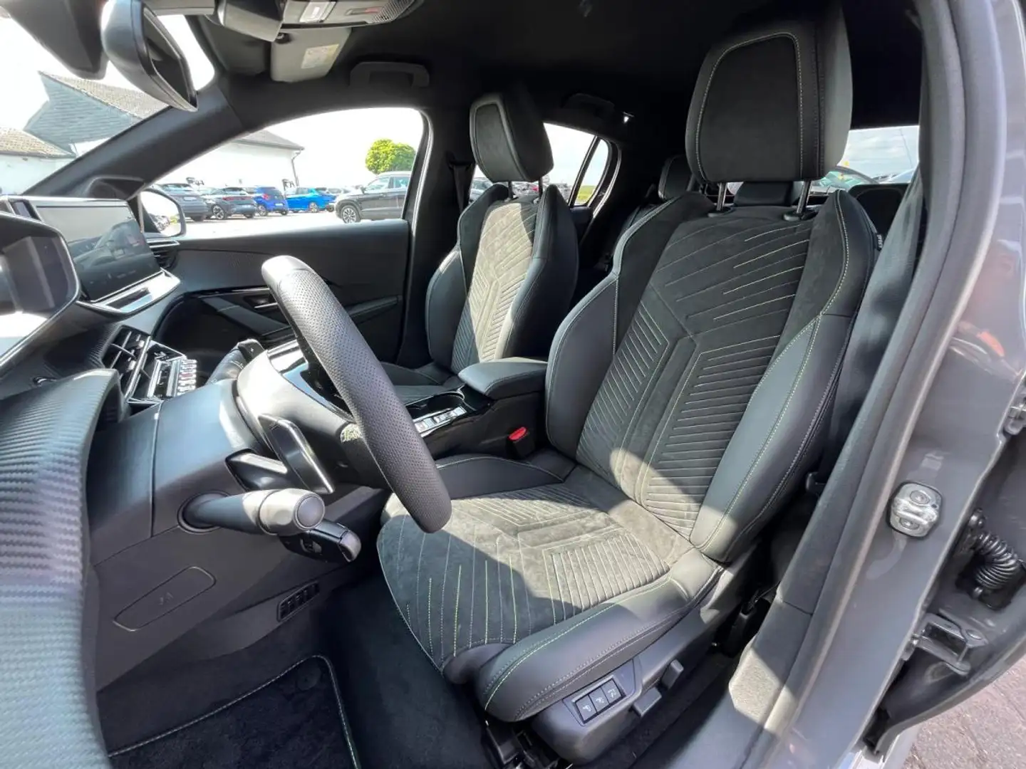 Peugeot 208 GT HYBRID 145 e-DSC6 *AKTION* Grau - 2