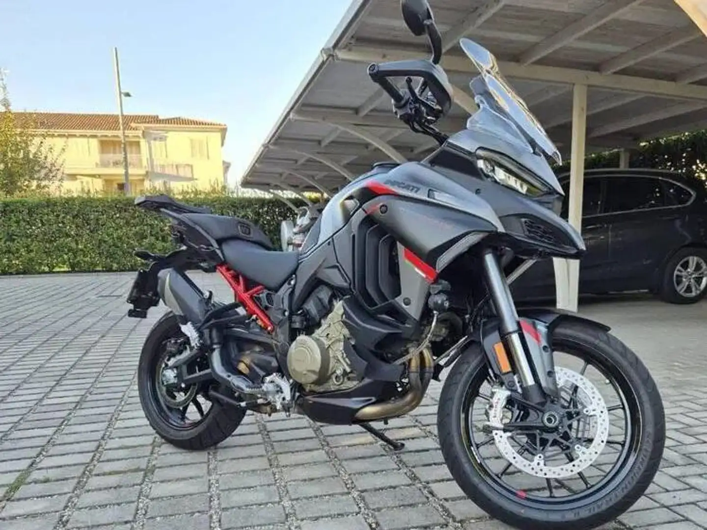 Ducati Multistrada V4 S Grand Tour Schwarz - 1