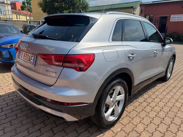 Audi Q3 view 7