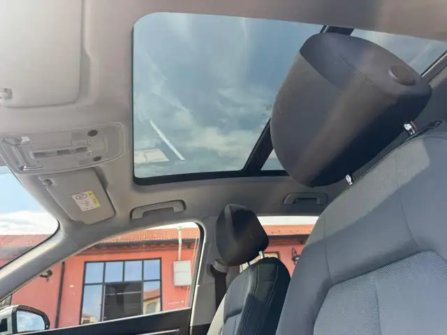 Audi Q3 view 15