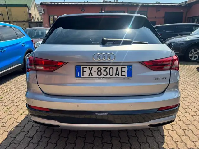 Audi Q3 view 4