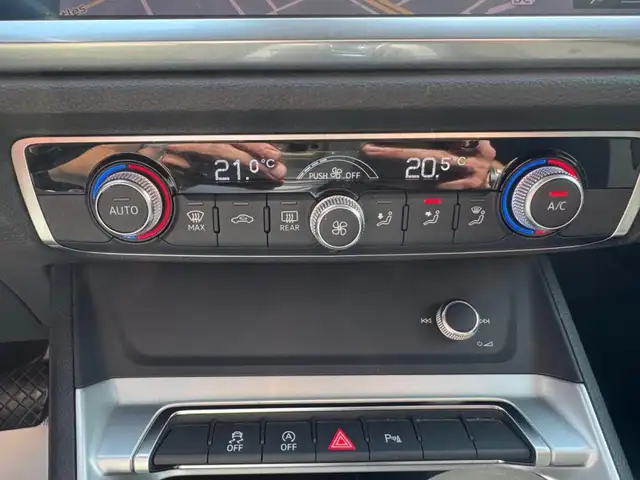 Audi Q3 view 14