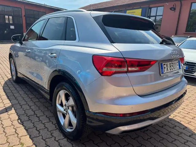 Audi Q3 view 6