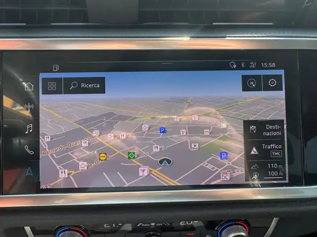 Audi Q3 view 11