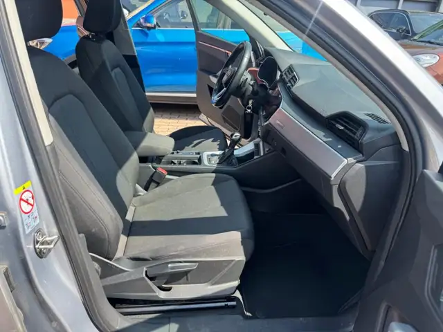 Audi Q3 view 13