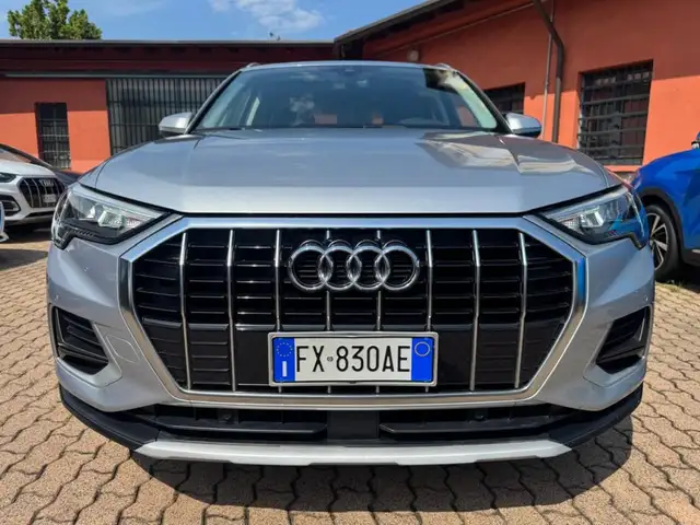 Audi Q3 view 5