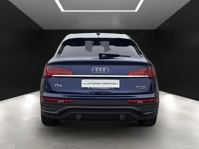 Audi Q5 view 10