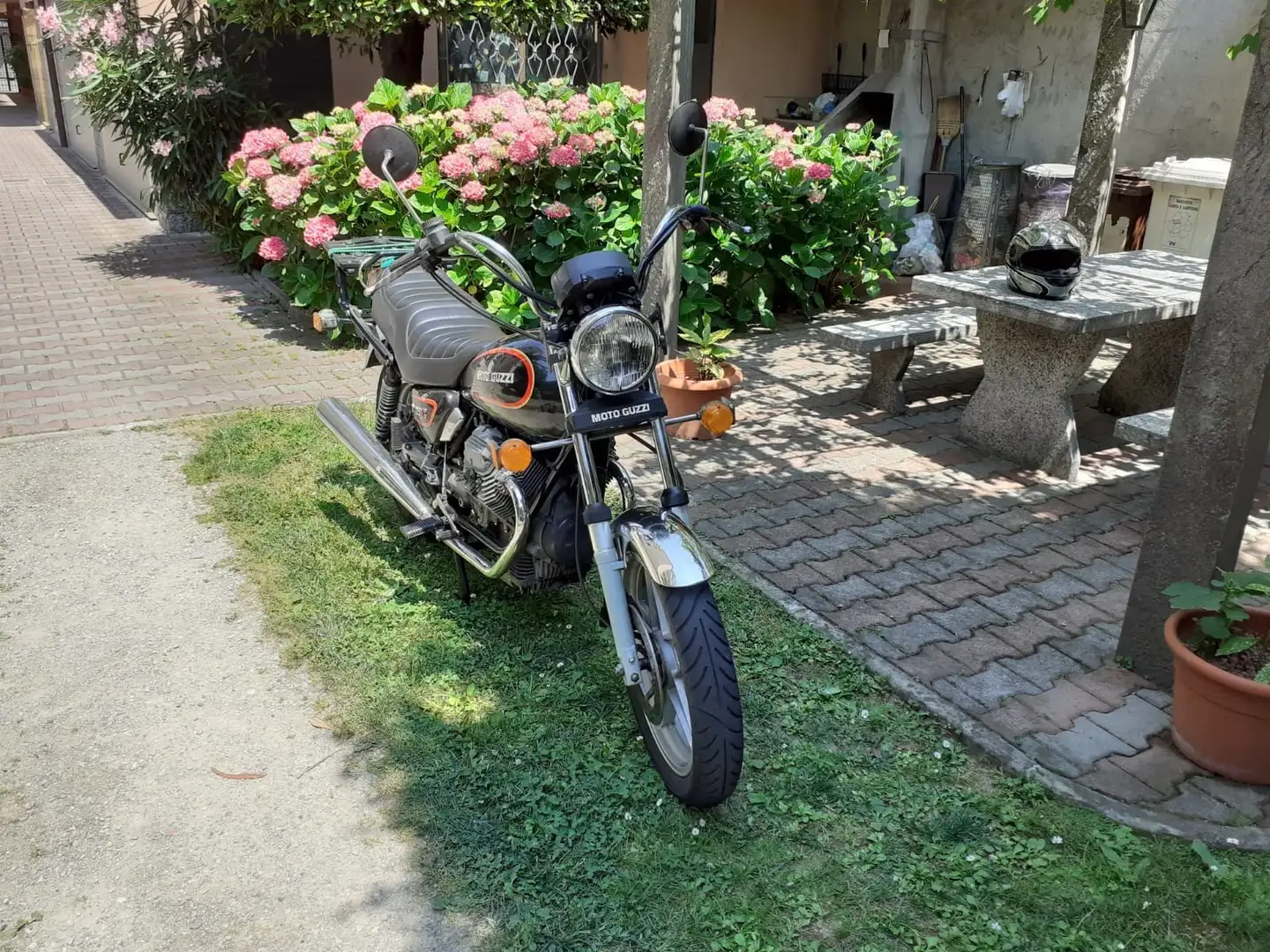 Moto Guzzi V 35 Nero - 1