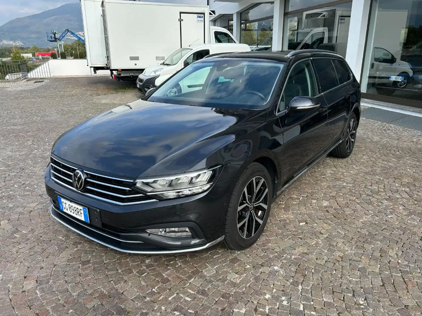 Volkswagen Passat Variant 2.0 TDI SCR EVO DSG Executive Gris - 2