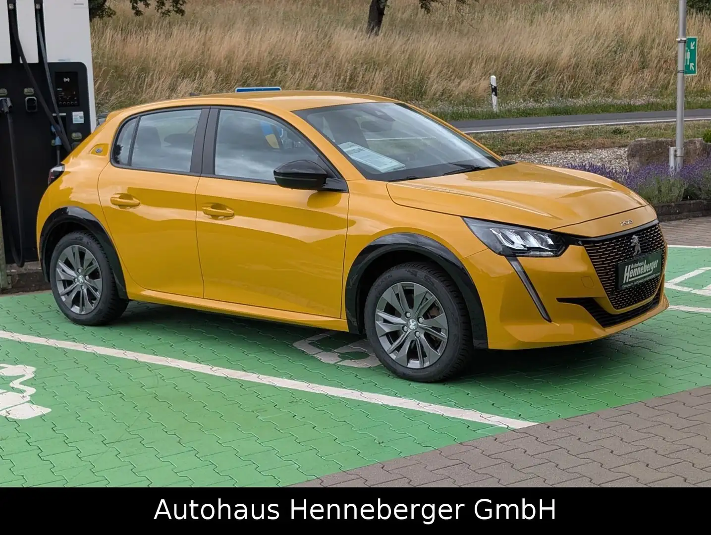 Peugeot 208 e- Active Pack Gelb - 2