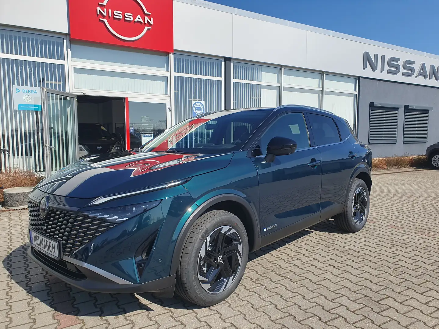 Nissan Qashqai 1.5 VC-T e-Power N-Connecta Winter/Komfort-Paket Grün - 1
