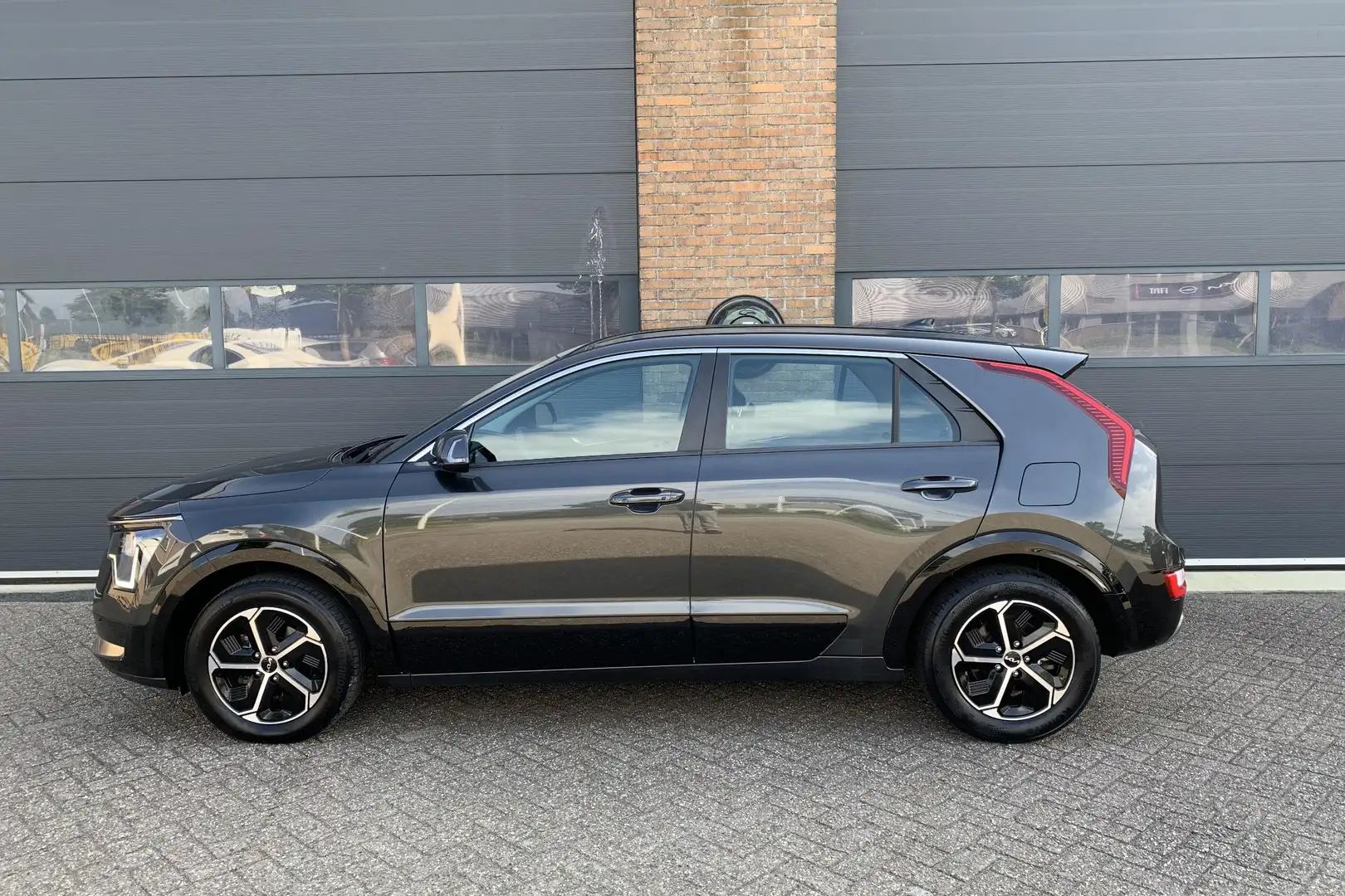 Kia Niro 1.6 GDi Hybrid DynamicLine Adaptieve Cruise Contro Grijs - 2