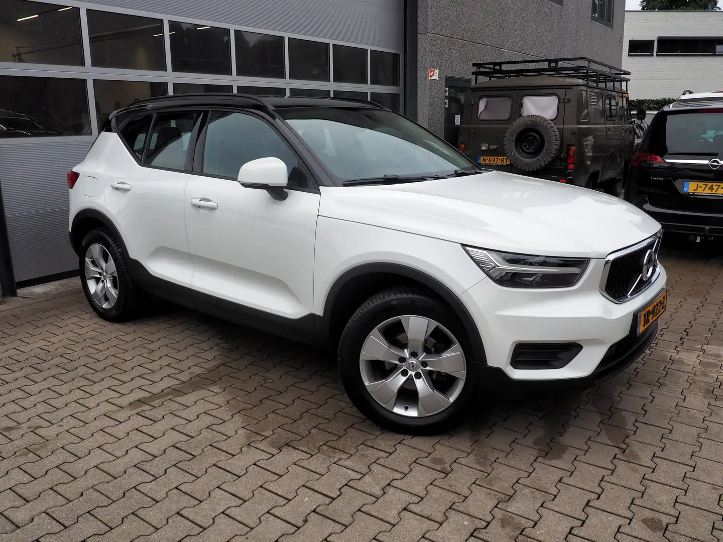 Volvo XC40 1.5 T3 AIRCO CRUISE NAVI KEYLESS CAMERA LM VELGEN Blanc - 1
