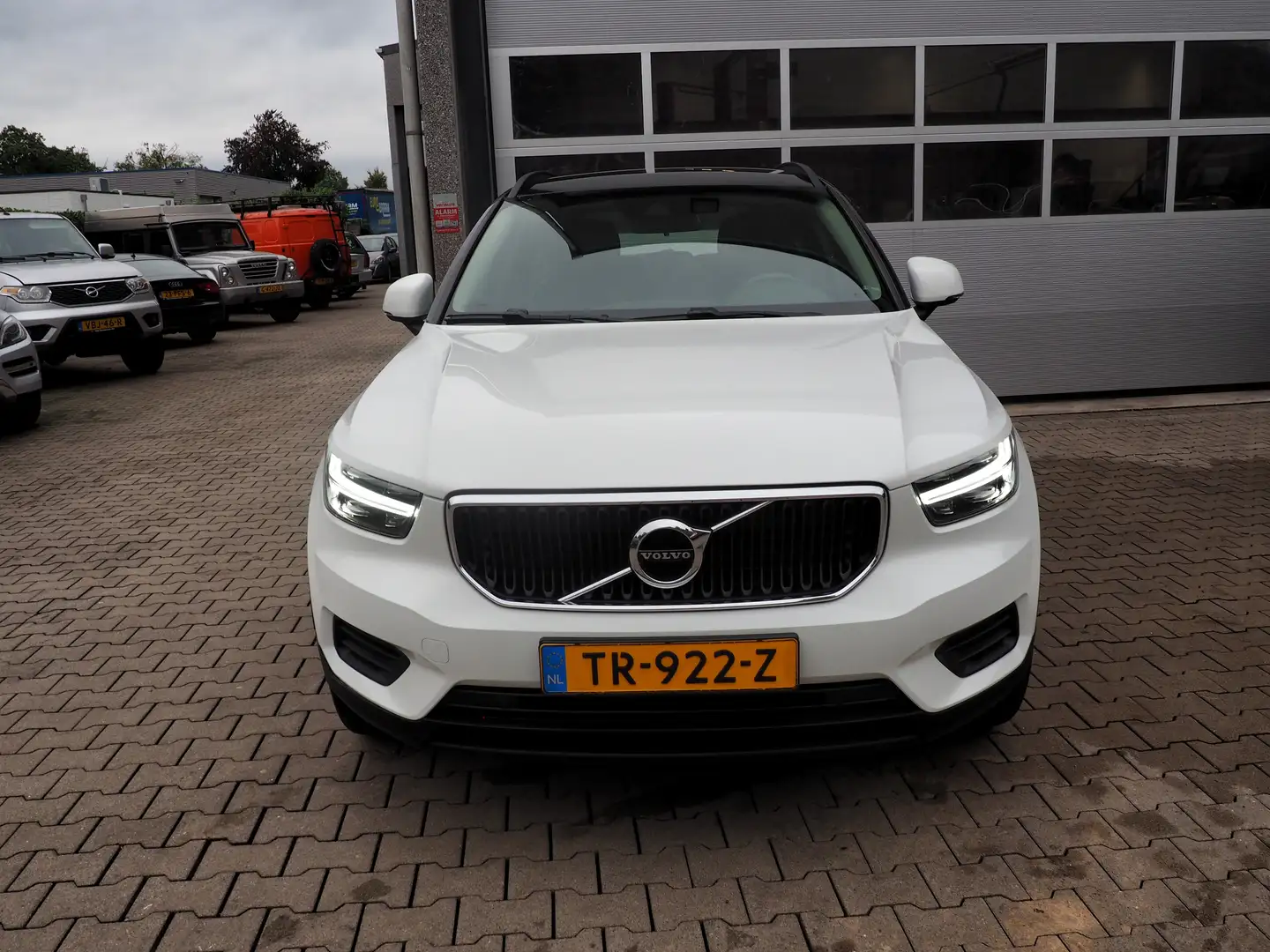 Volvo XC40 1.5 T3 AIRCO CRUISE NAVI KEYLESS CAMERA LM VELGEN Blanc - 2