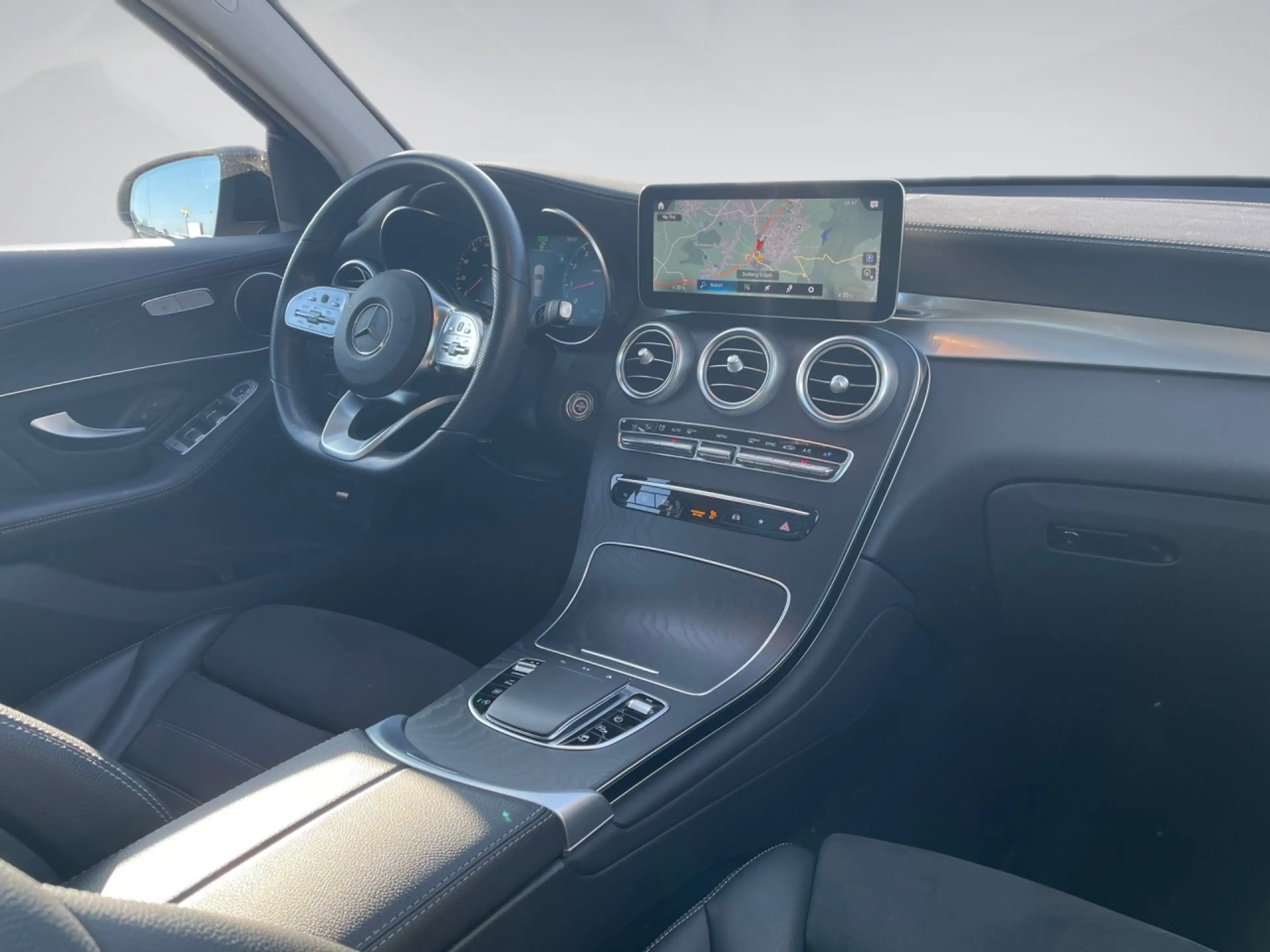 Mercedes-Benz GLC 200 4M AMG+NIGHT+AHK+PANO+SOUND+LED+AMBIENTE — photo 10