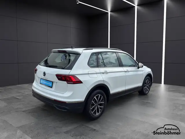 Volkswagen Tiguan view 8