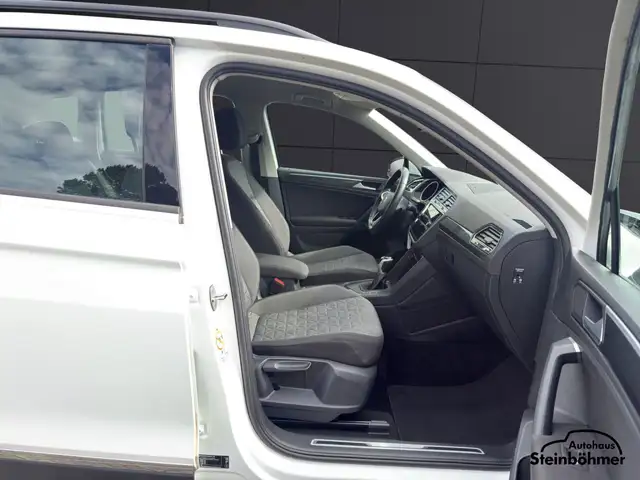 Volkswagen Tiguan view 14