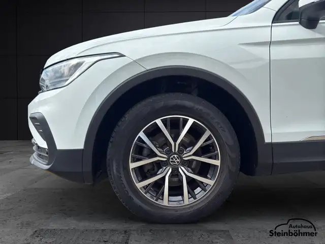 Volkswagen Tiguan view 13