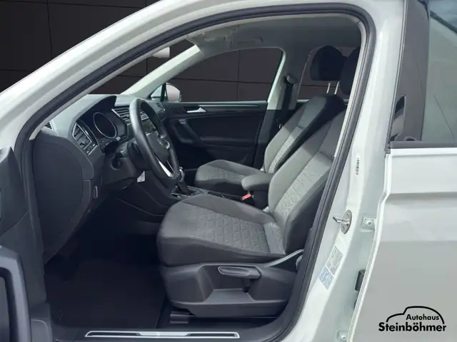 Volkswagen Tiguan view 17