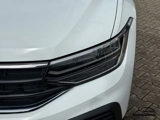Volkswagen Tiguan view 12