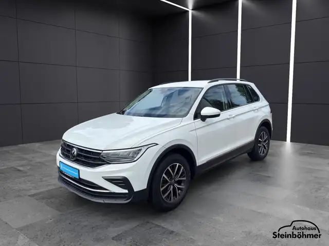 Volkswagen Tiguan view 2