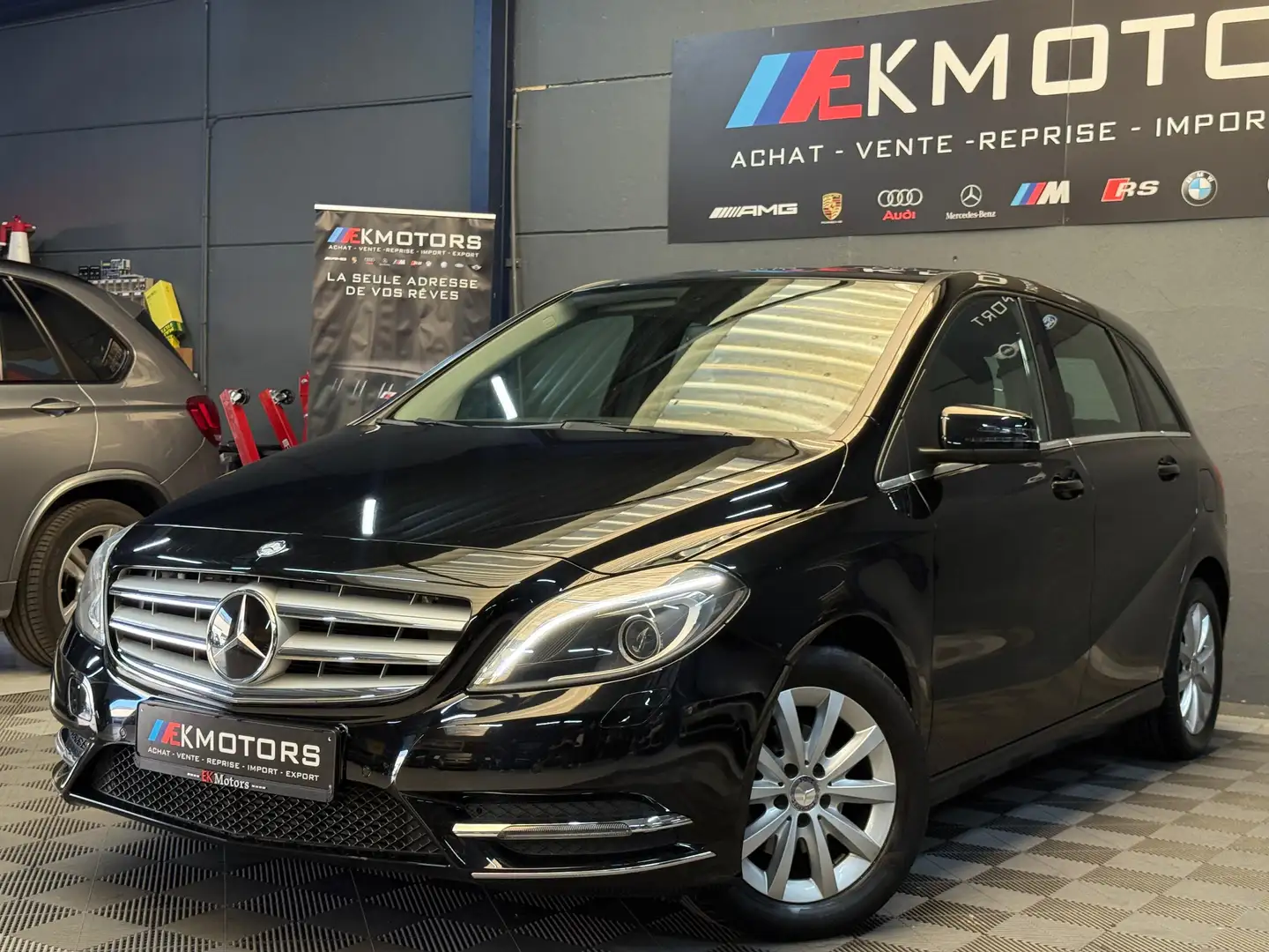 Mercedes-Benz B 180 °LED°NAVIGATION°AUTO°CARPASS Zwart - 1