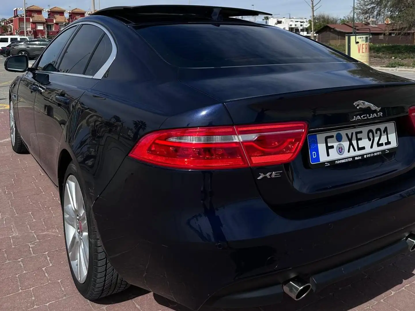 Jaguar XE XE 2.0 I4 HSE RWD Aut. 250 HSE Blau - 2