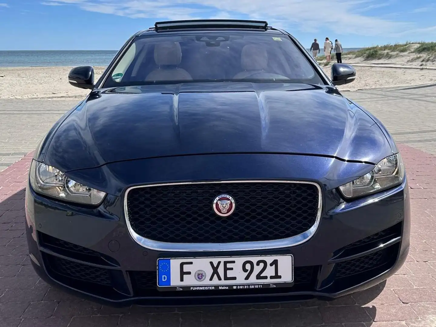 Jaguar XE XE 2.0 I4 HSE RWD Aut. 250 HSE Blau - 1