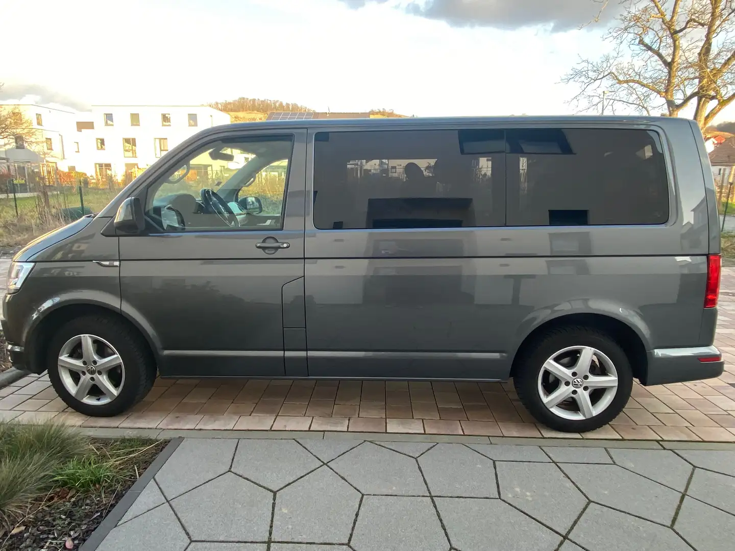 Volkswagen T6 Multivan Transporter T6 TDI Kurz Comfortline,Multiflexboard Grau - 2