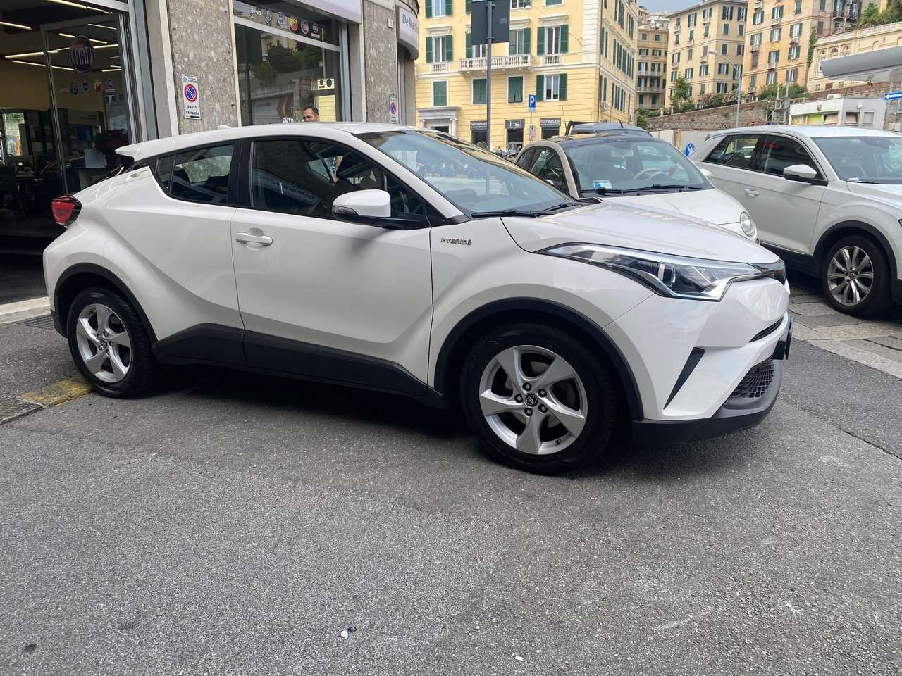 Toyota C-HR C-HR 1.8h Style 2wd e-cvt my19