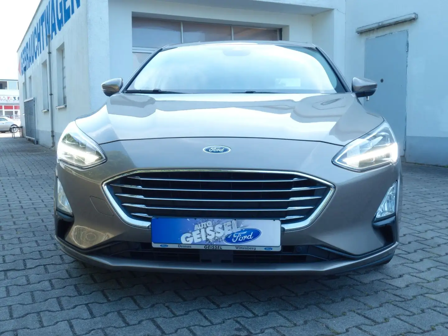 Ford Focus Lim. Titanium LED Navi Kamera KeyFree Wint Silber - 2