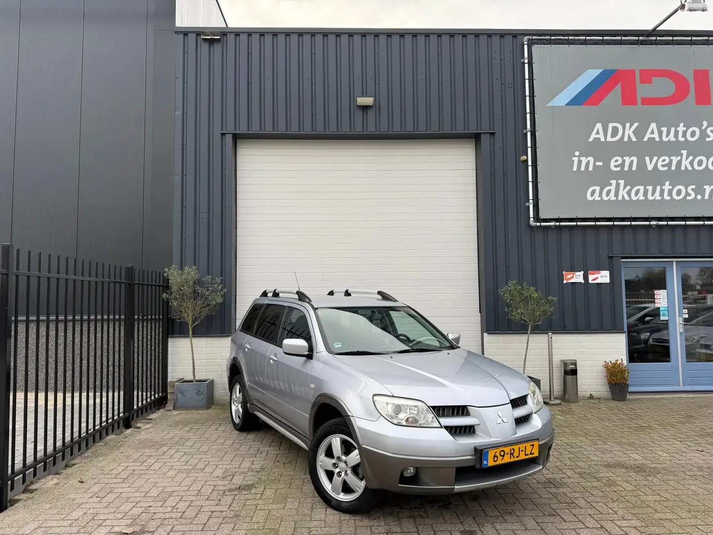 Mitsubishi Outlander 2.4 Sport 4WD 4x4/CAMERA/AIRCO/TREKHAAK/LM VELGEN Gris - 2