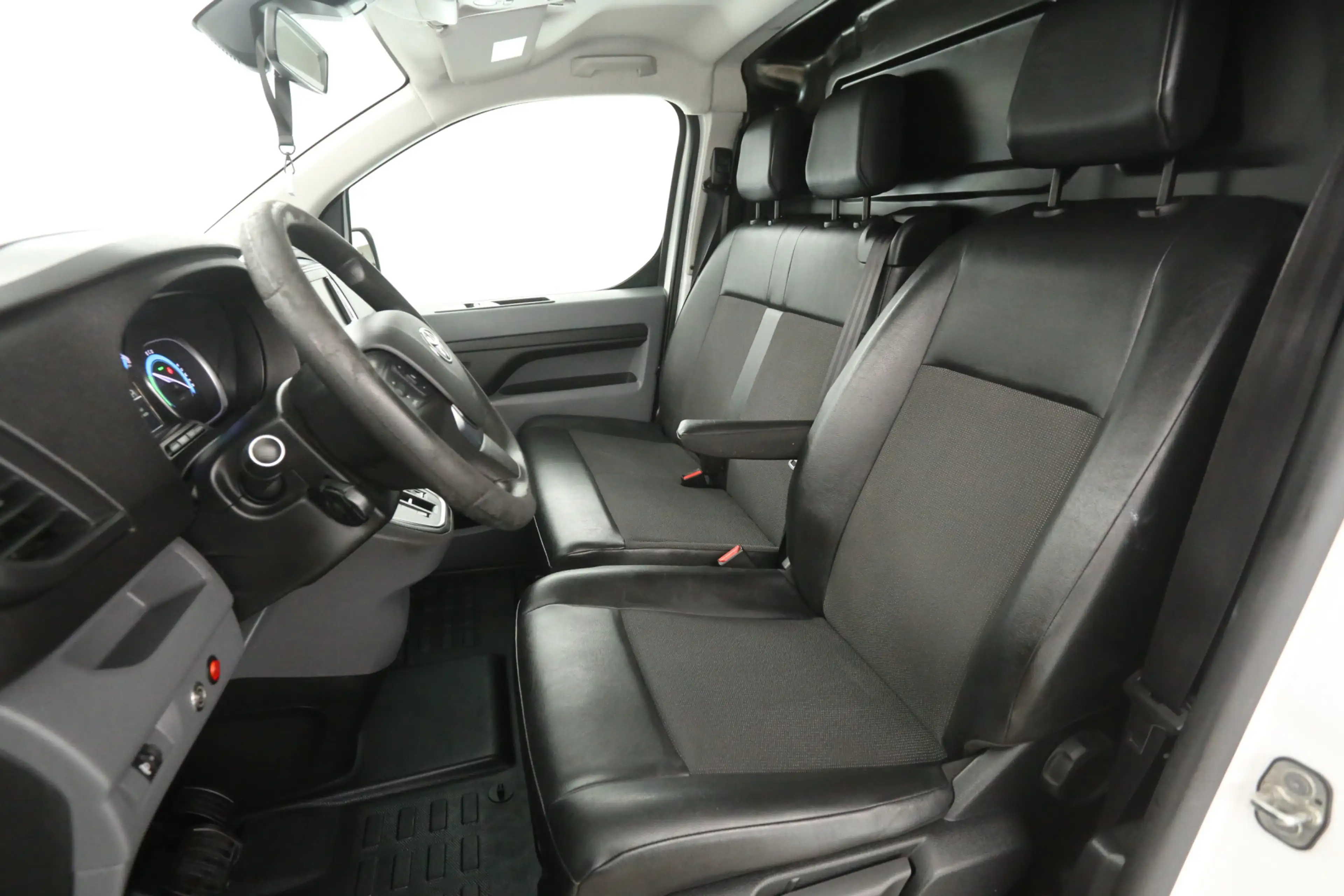 Peugeot e-Expert Toyota ProAce 75 kWh Extra Range Navigator L2H1 | — photo 12