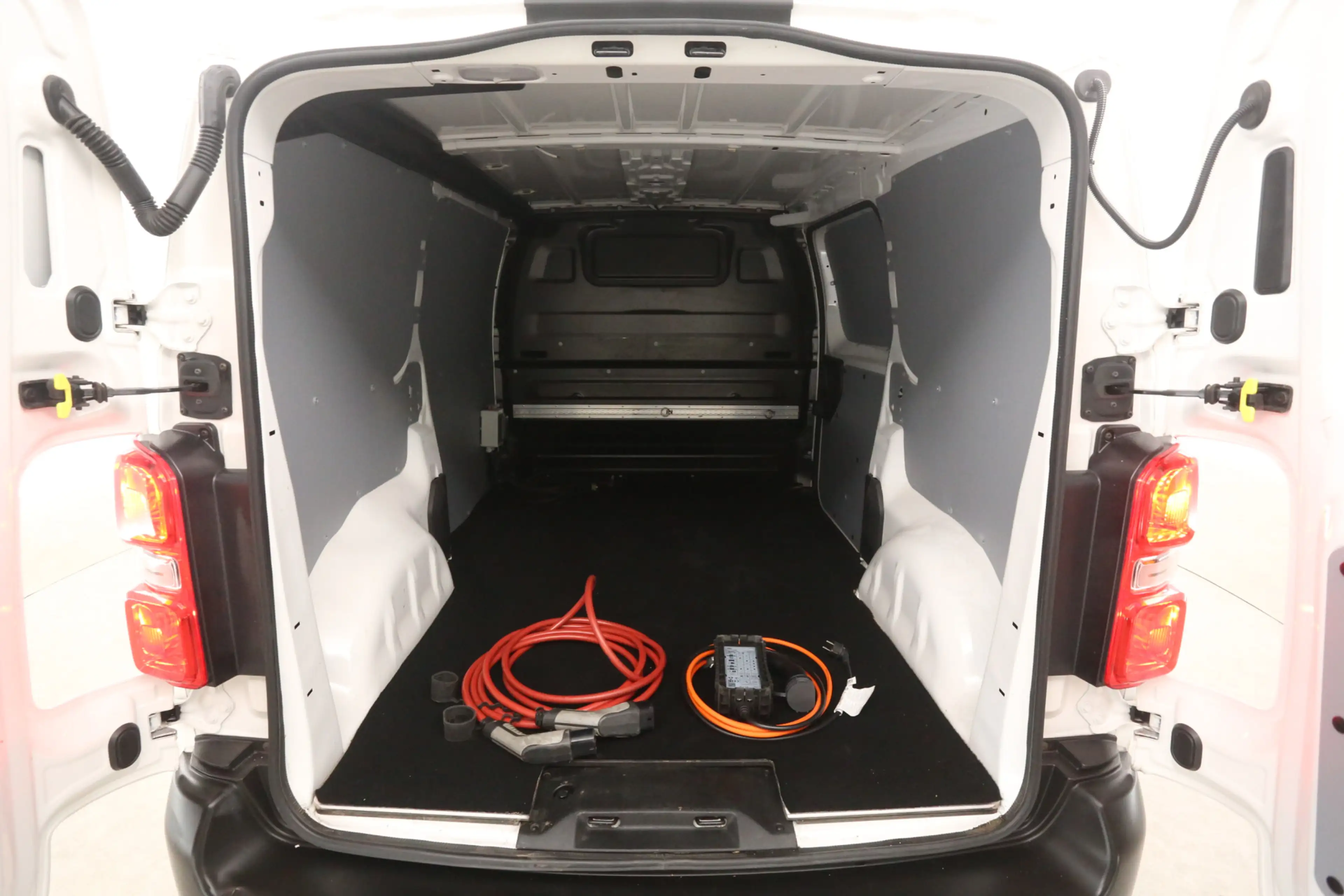 Peugeot e-Expert Toyota ProAce 75 kWh Extra Range Navigator L2H1 | — photo 3