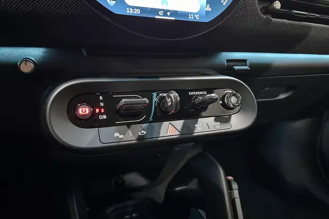 Mini Hatch view 14