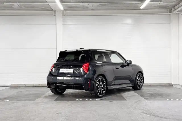 Mini Hatch view 6