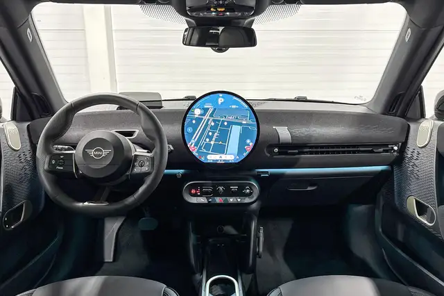 Mini Hatch view 11