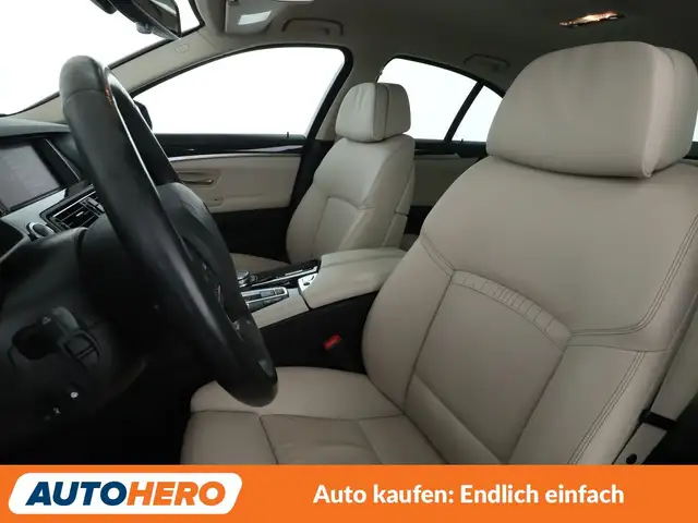 BMW 5 Series view 10