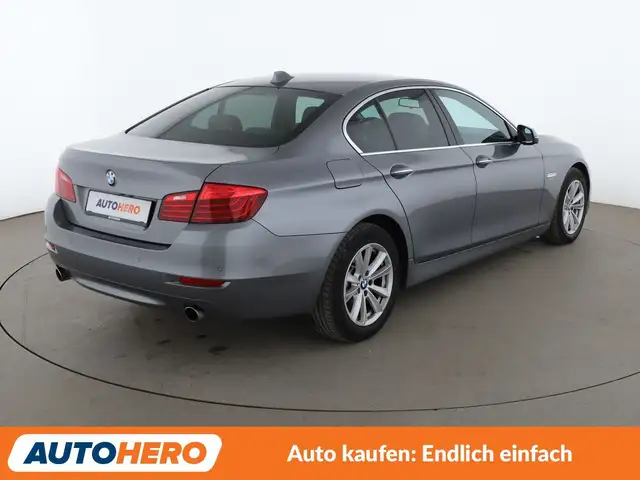BMW 5 Series view 6