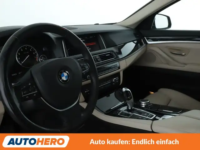 BMW 5 Series view 11