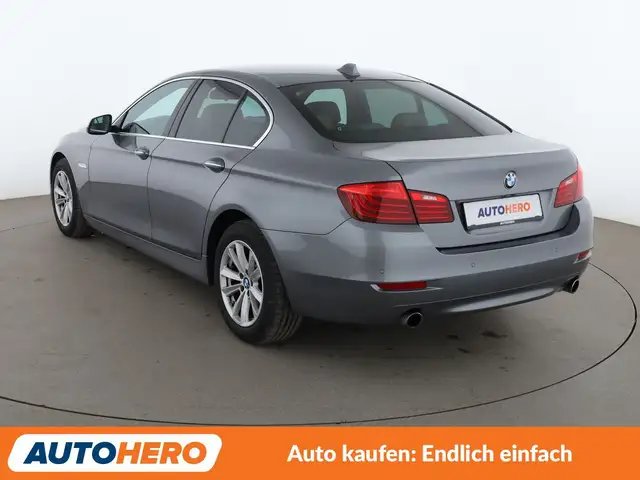 BMW 5 Series view 4