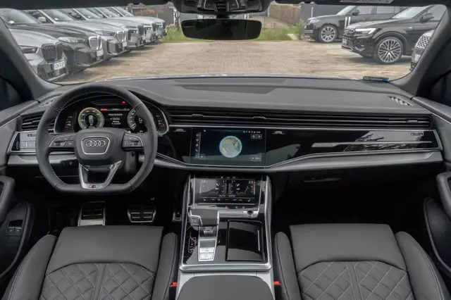 Audi Q8 view 15