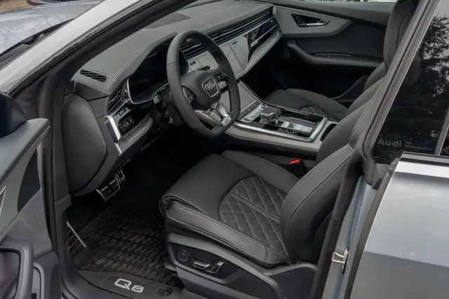 Audi Q8 view 12
