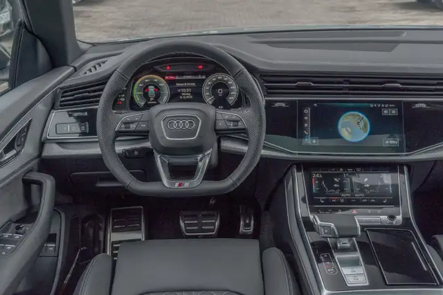 Audi Q8 view 14